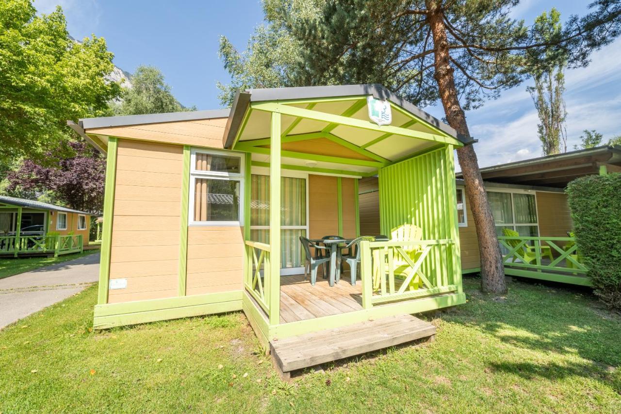 Готель Camping Le Colporteur Ле-Бур-д'Уазан Екстер'єр фото