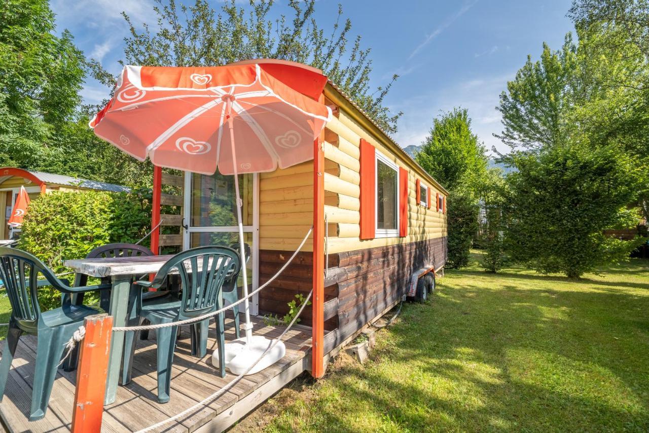 Готель Camping Le Colporteur Ле-Бур-д'Уазан Екстер'єр фото