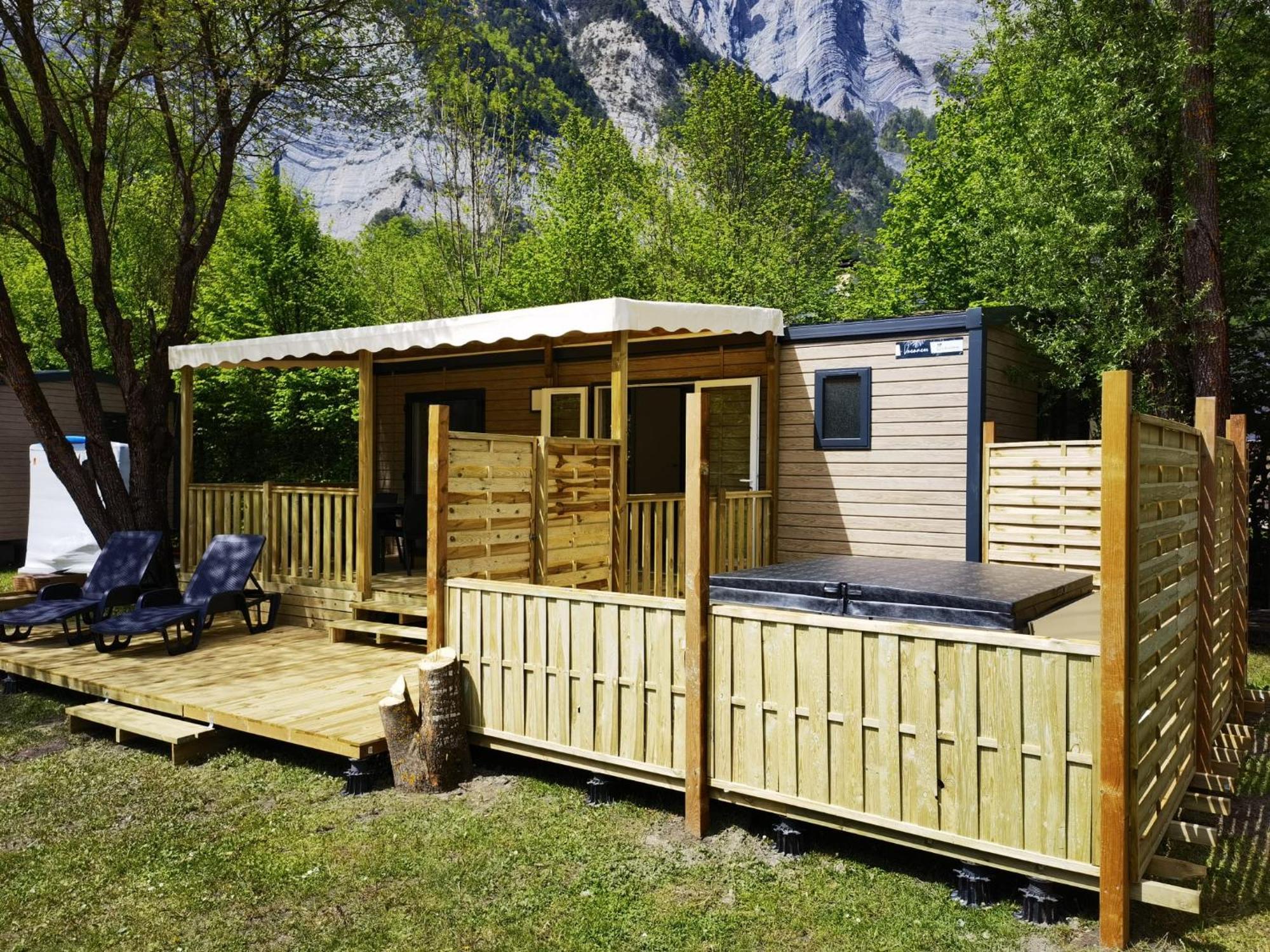 Готель Camping Le Colporteur Ле-Бур-д'Уазан Екстер'єр фото