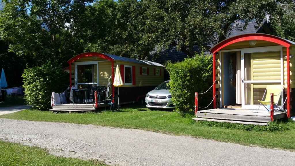 Готель Camping Le Colporteur Ле-Бур-д'Уазан Екстер'єр фото